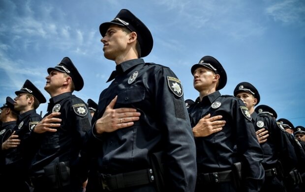 Днепропетровску не хватает полицейских